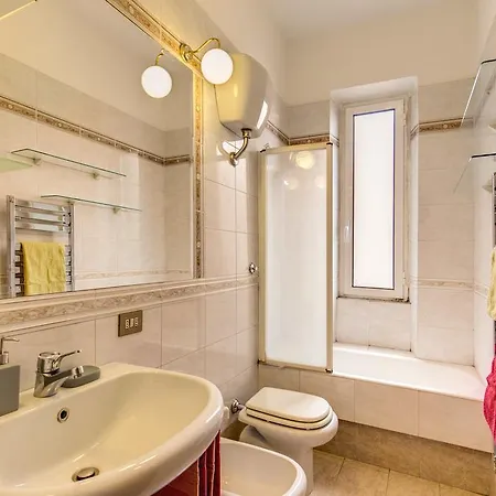 Laura's Flat Апартаменты *